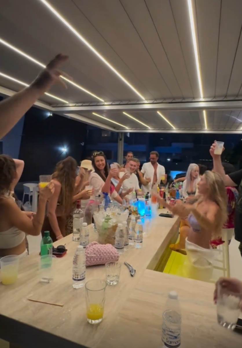 Teodora Džehverović u izazovnoj haljini na svadbi menadžerke Sandre