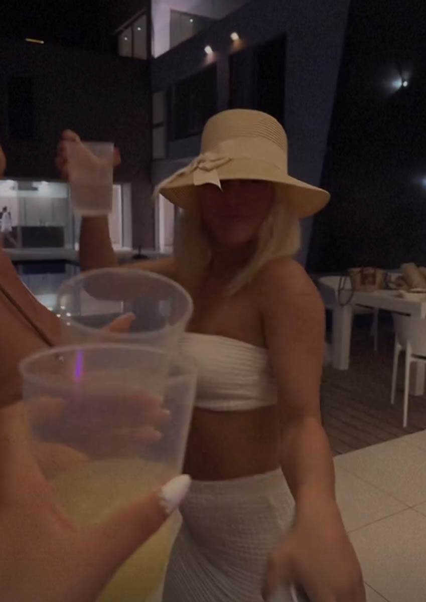 Teodora Džehverović u izazovnoj haljini na svadbi menadžerke Sandre