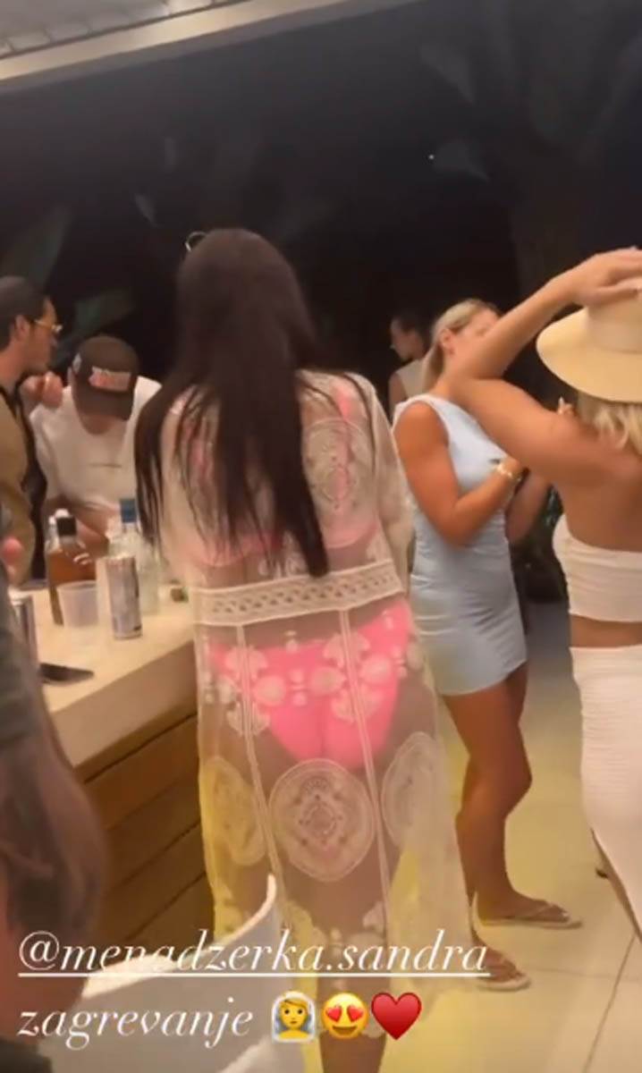 Teodora Džehverović u izazovnoj haljini na svadbi menadžerke Sandre