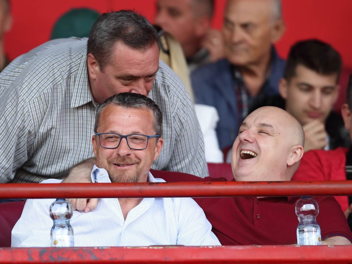 Dragoljub Zbiljić u loži stadiona Vojvodine sa Slavišom Jokanovićem