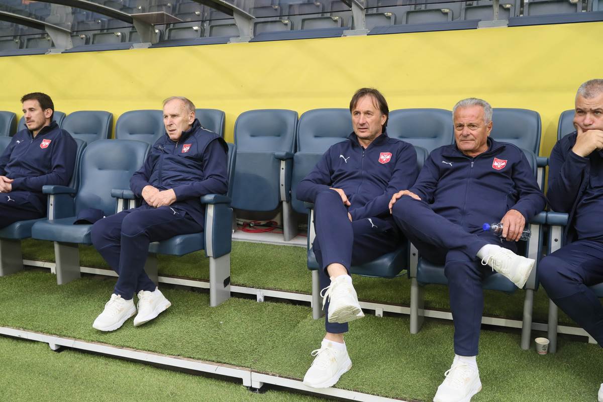Fudbaleri Srbije na treningu u Stokholmu (3).jpg
