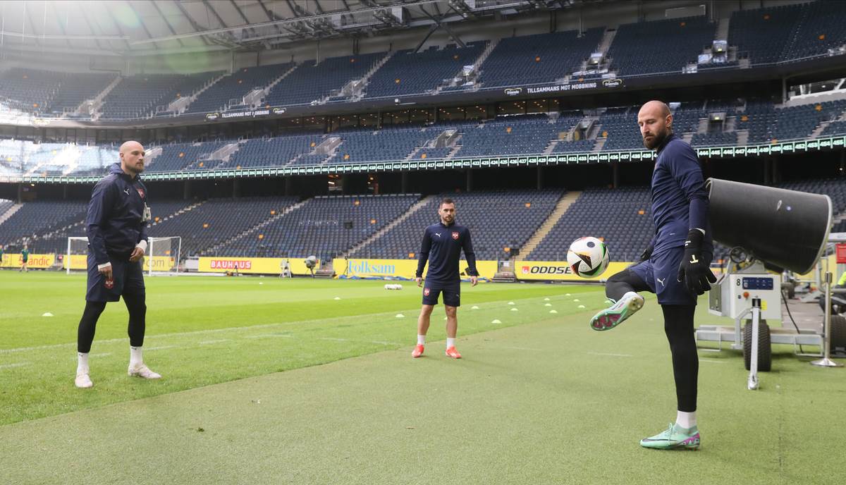 Fudbaleri Srbije na treningu u Stokholmu (5).jpg