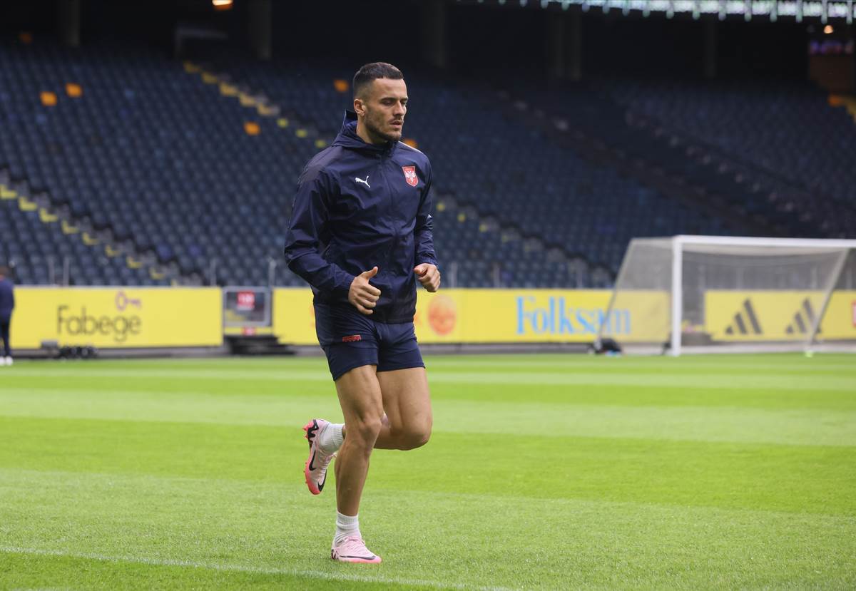 Fudbaleri Srbije na treningu u Stokholmu (8).jpg