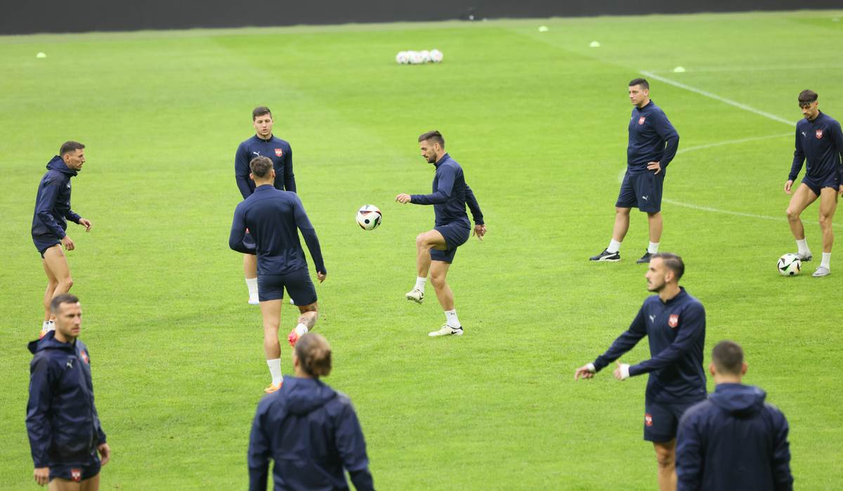 Fudbaleri Srbije na treningu u Stokholmu (16).jpg