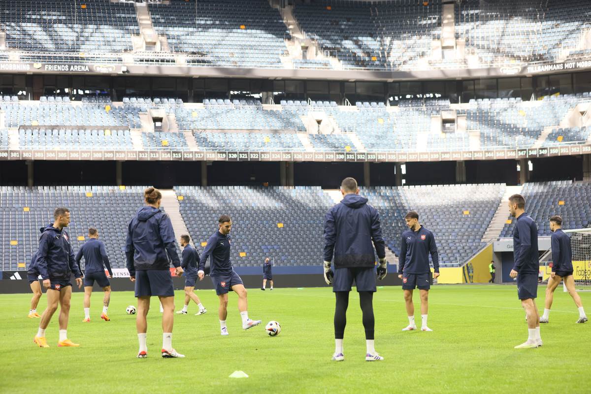 Fudbaleri Srbije na treningu u Stokholmu (17).jpg