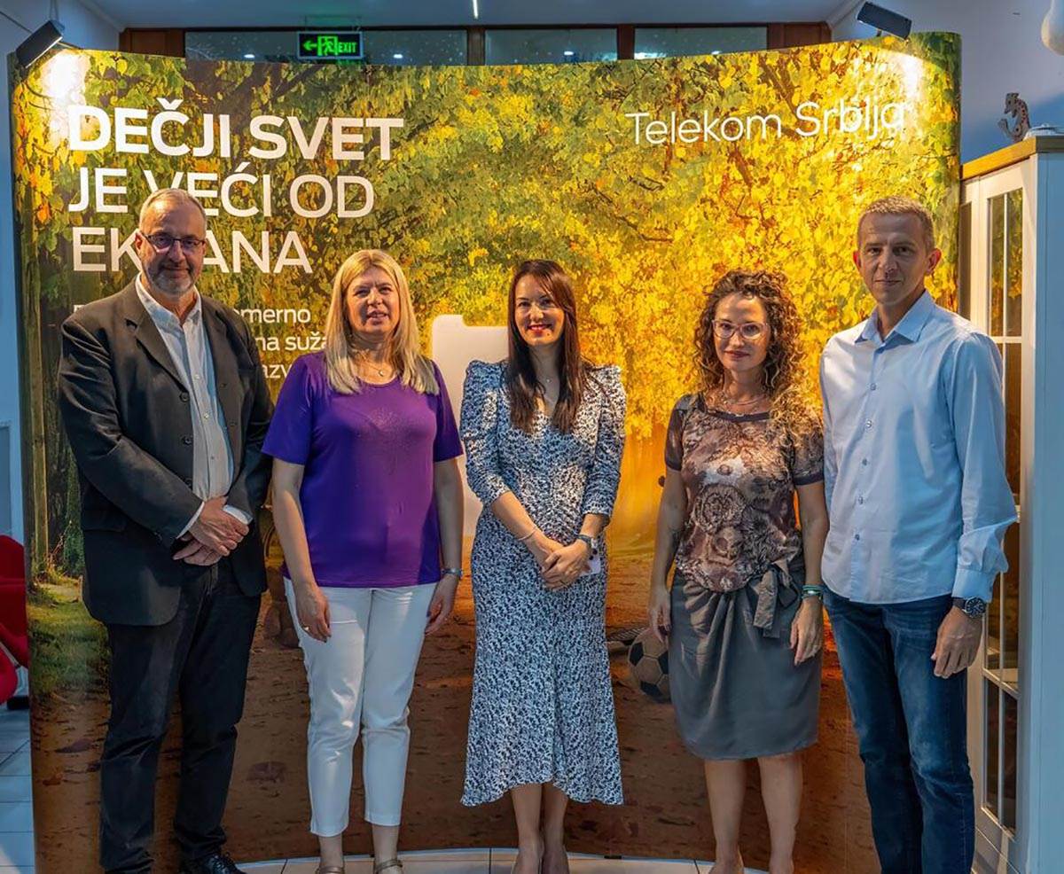 1512393_decjisvet03_ff copy.jpg