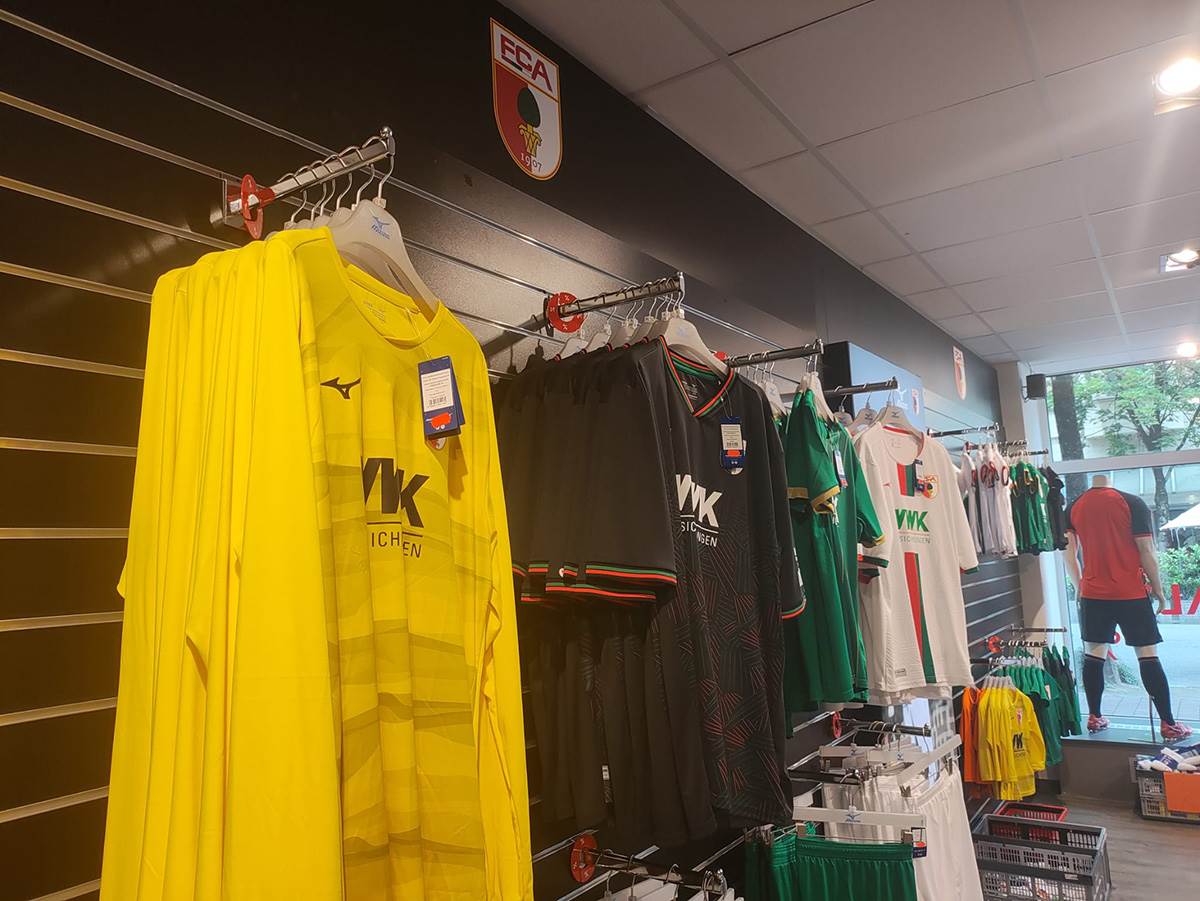 FK Augzburg prodavnica (7).jpg