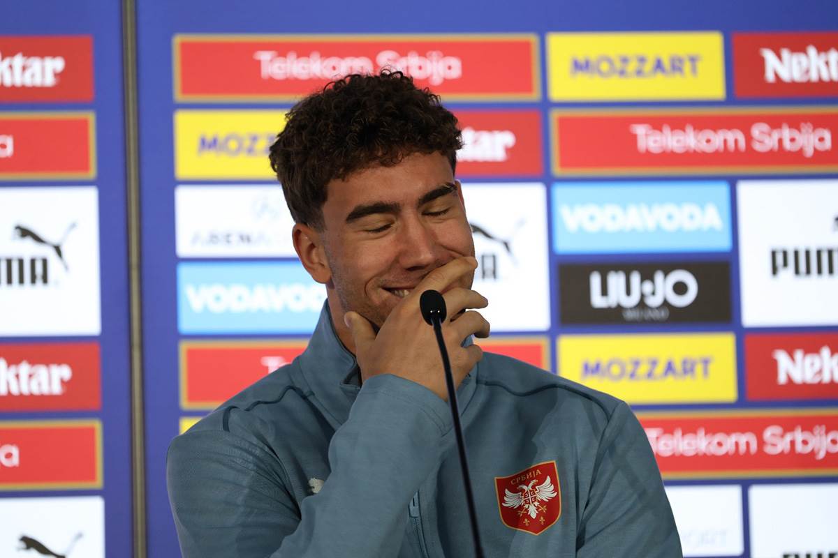 Dušan Vlahović konferencija  (2).jpg