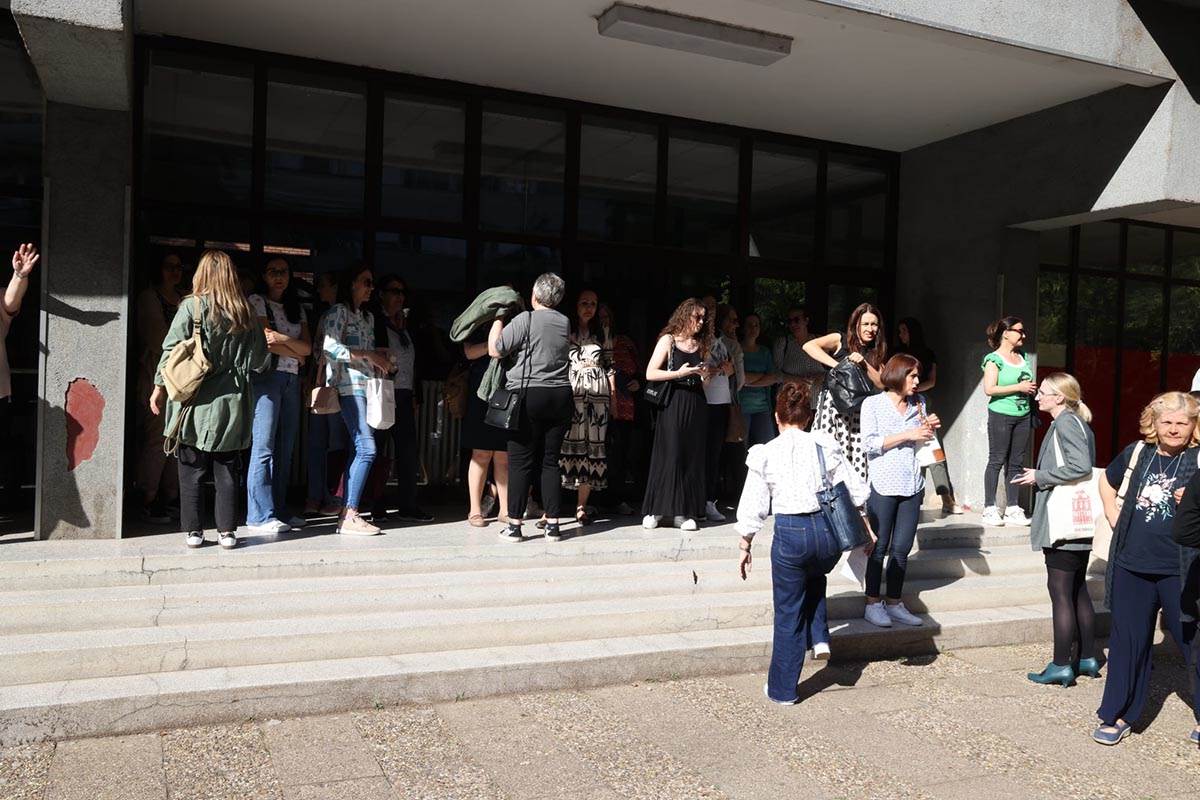 Protest ispred OŠ Jovan Dučić (8).jpg