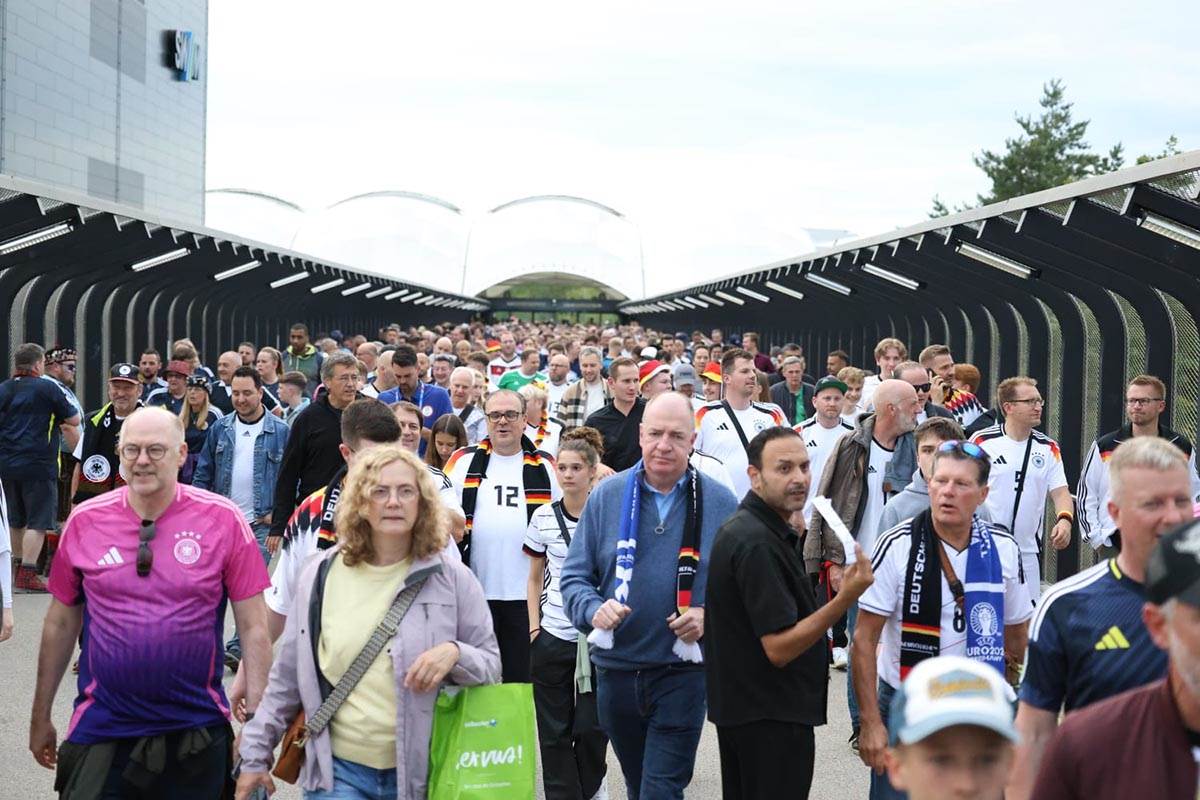 Navijači pred Nemačka - Škotska (1).jpg