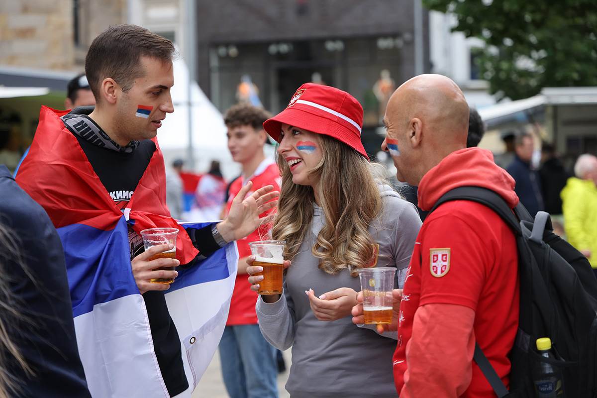 Navijači Srbije (5).jpg