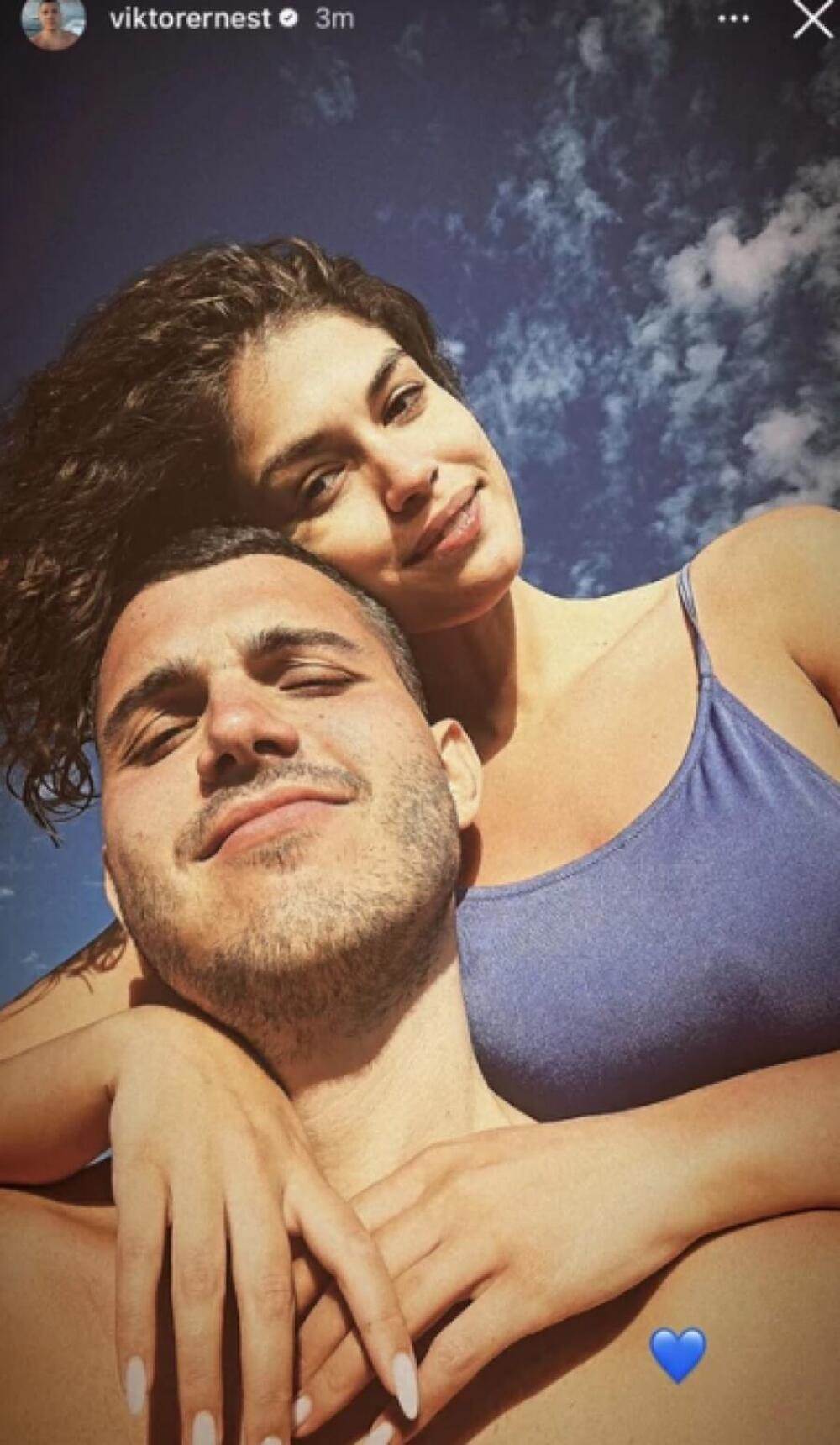 Viktor Živojinović s devojkom.jpg