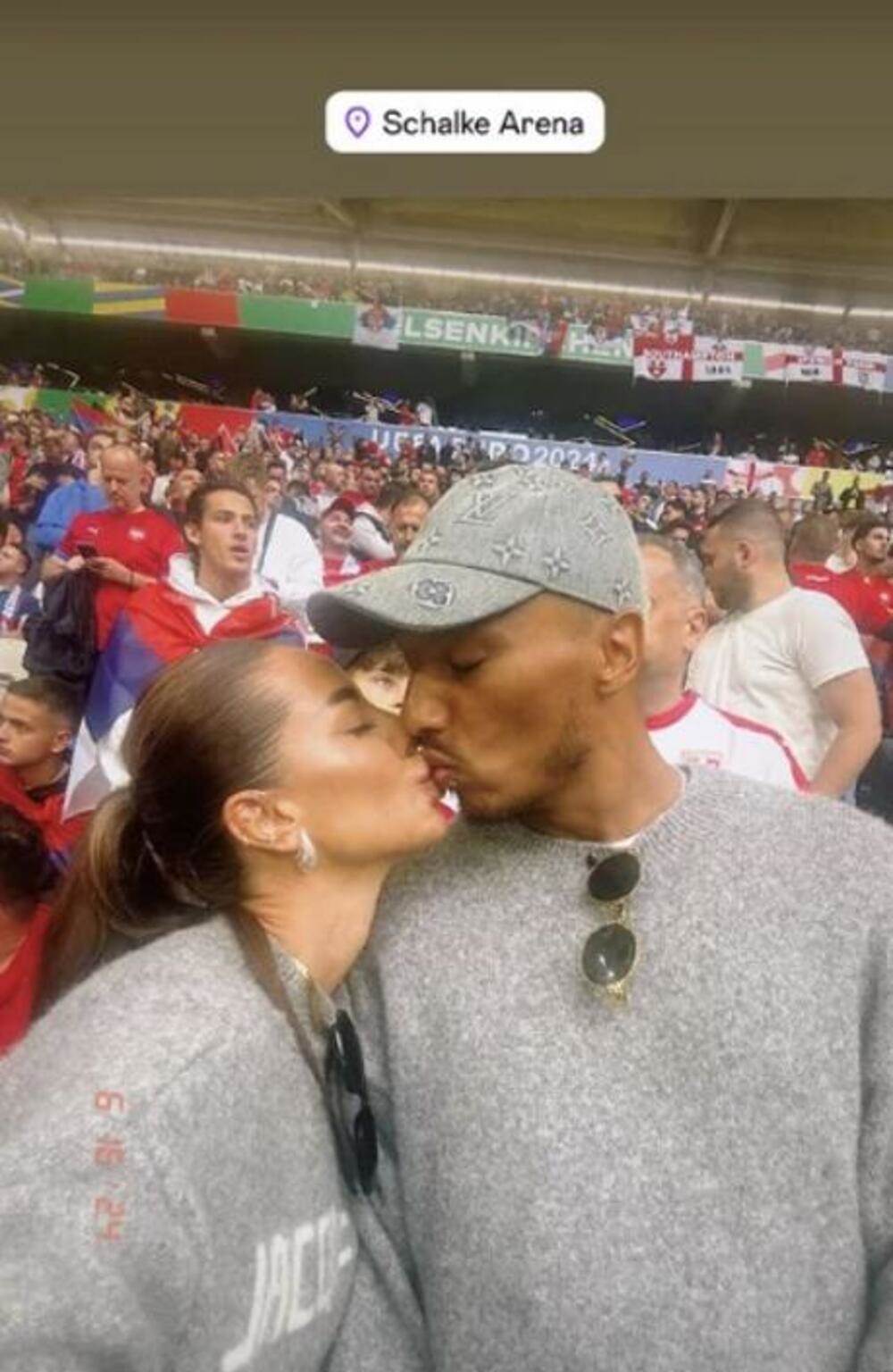 Duško Tošić s ćerkom Nikom na Evropskom prvenstvu u fudbalu