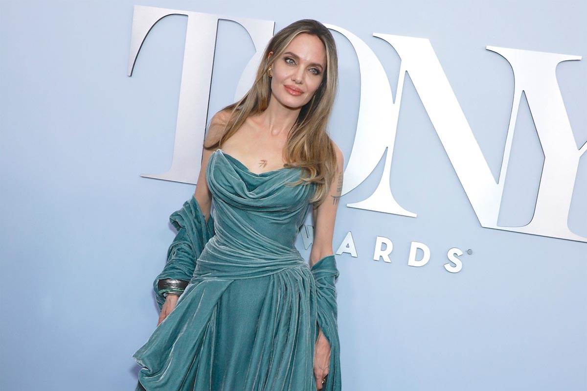 Andjelina Džoli (2).jpg