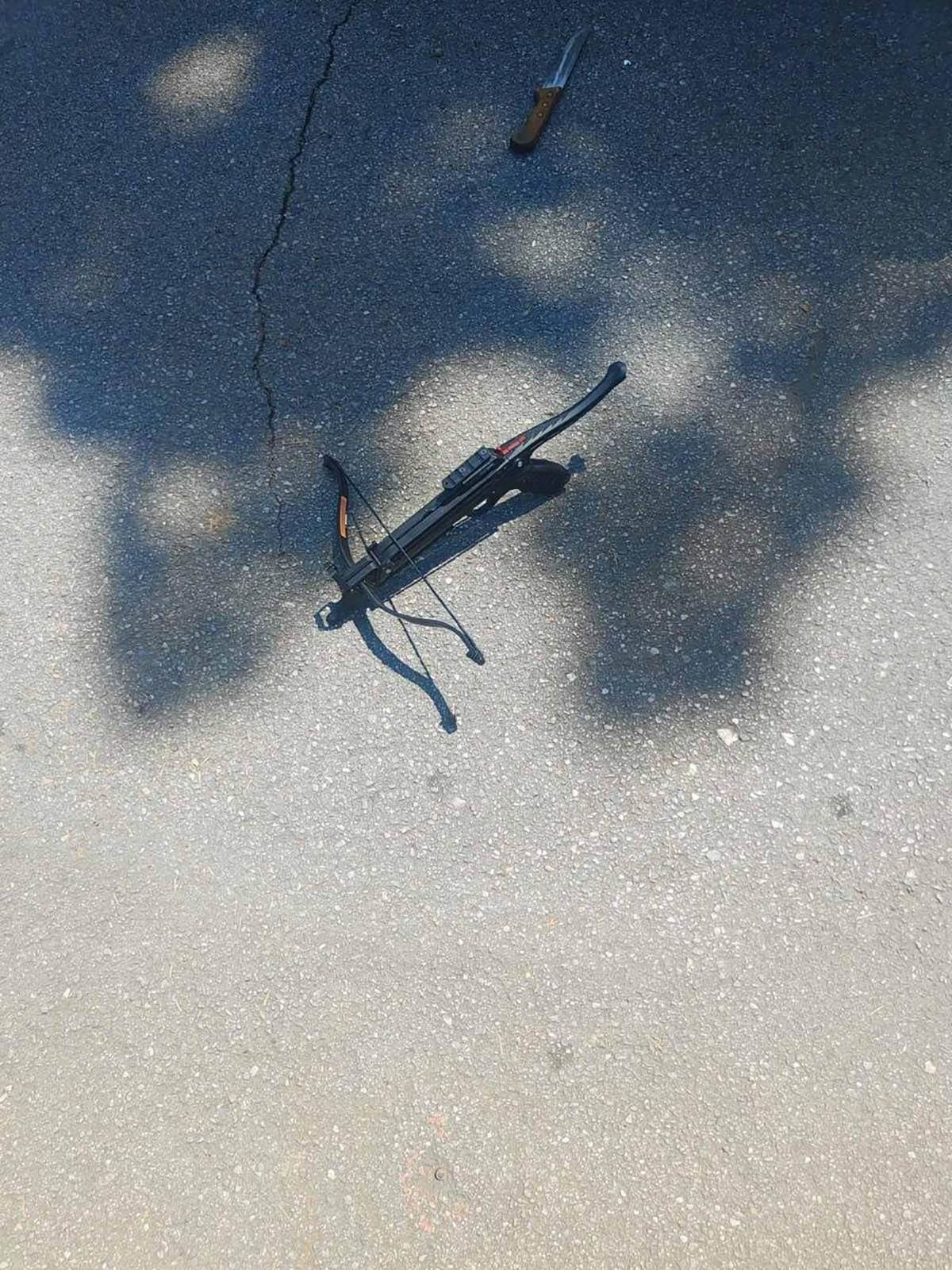 Pripadnik Žandarmerije pogođen samostrelom ispred ambasade Izraela u Beogradu