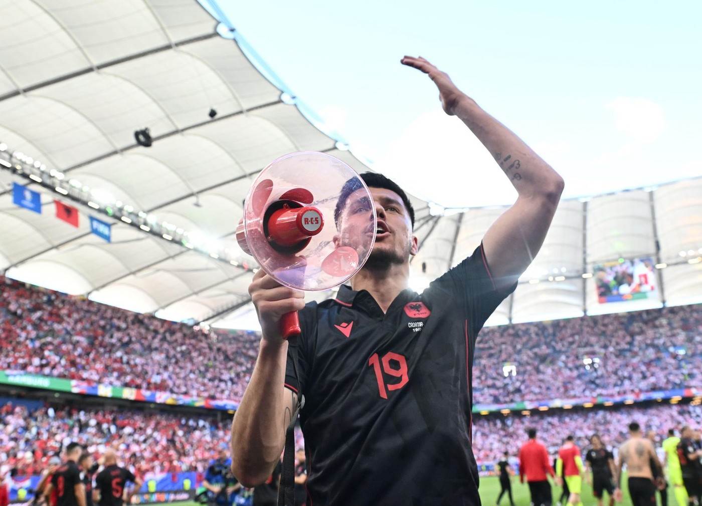 Mirlind Daku igra protiv Srbije u kvalifikacijama za Svetsko prvenstvo