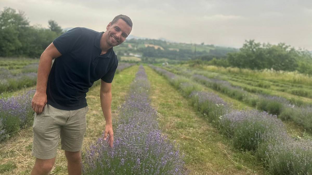 Bojan posadio polje lavande (6).jpg