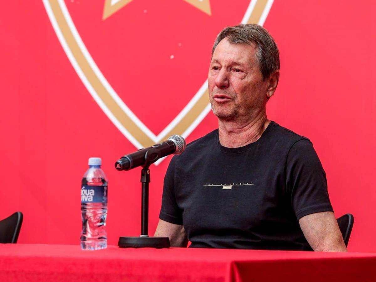 Moka Slavnic place za vreme govora (3).jpg