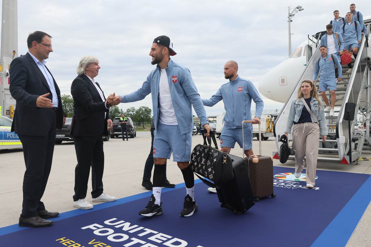 Reprezentacija Srbije, dolazak (6).JPG