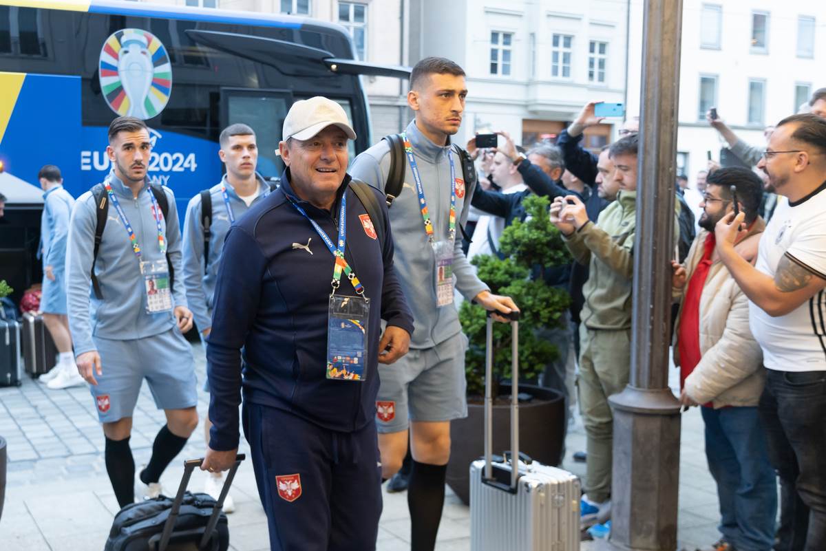 Reprezentacija Srbije, dolazak (10).JPG