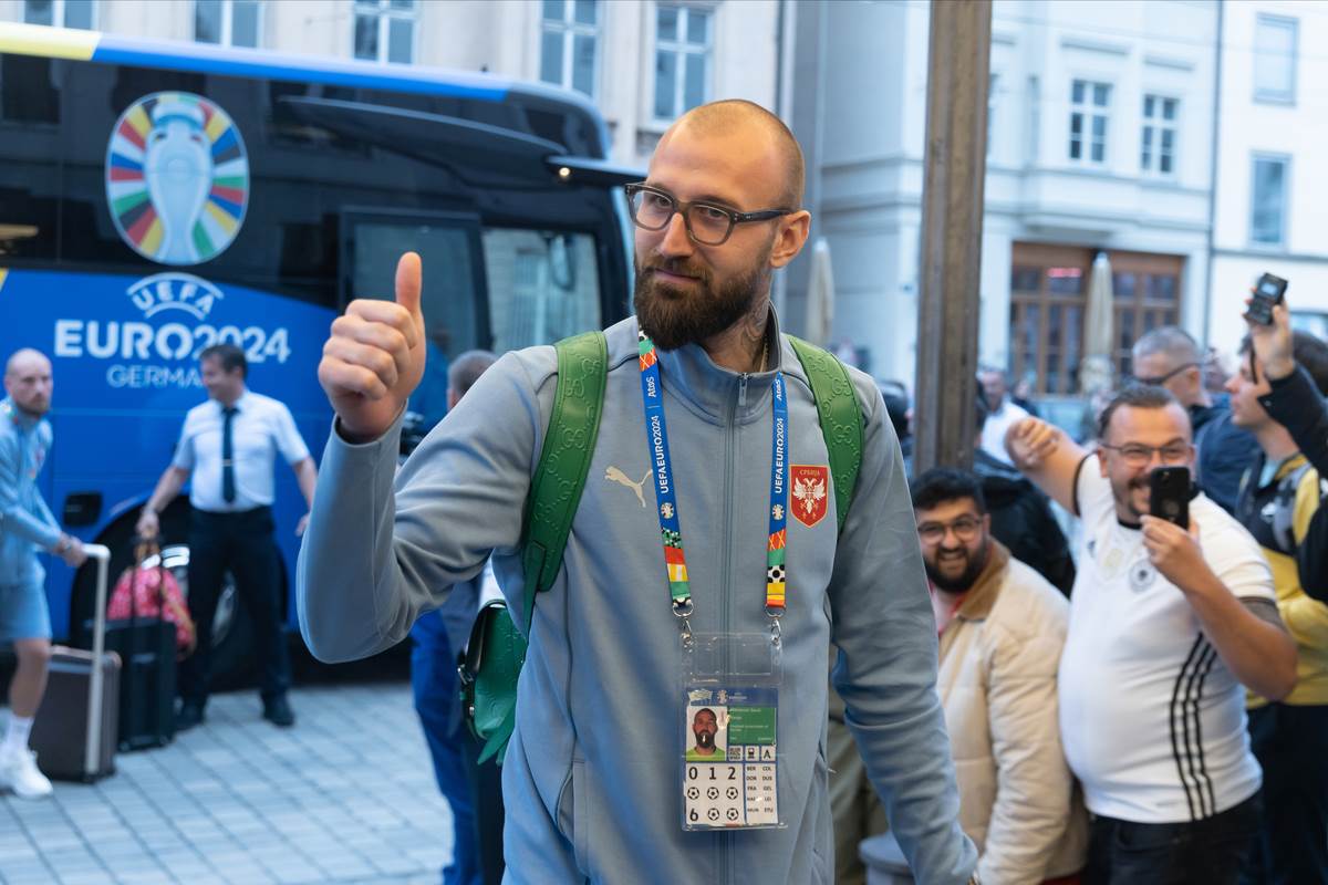 Reprezentacija Srbije, dolazak (13).JPG