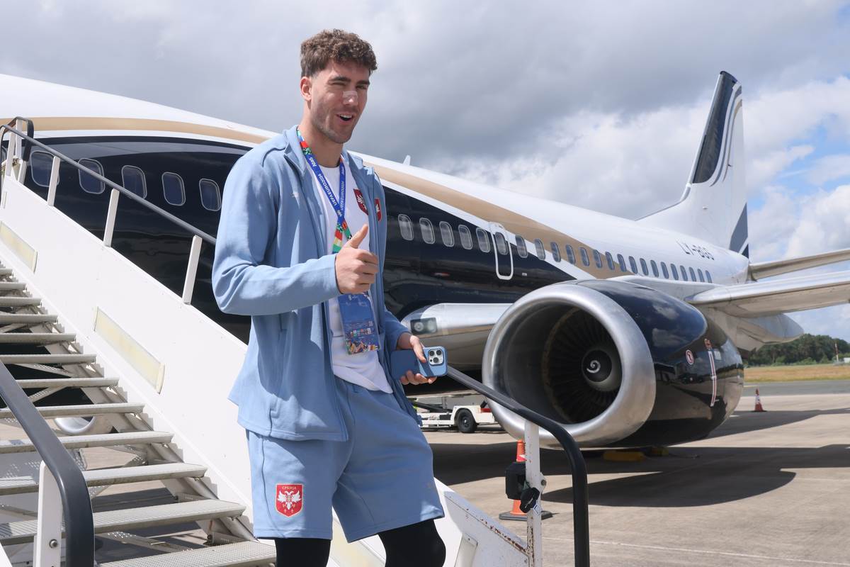 Reprezentacija Srbije, dolazak (21).JPG