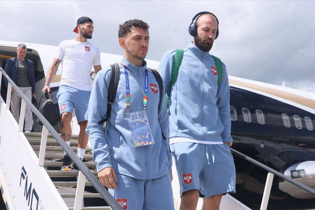 Reprezentacija Srbije, dolazak (1).JPG