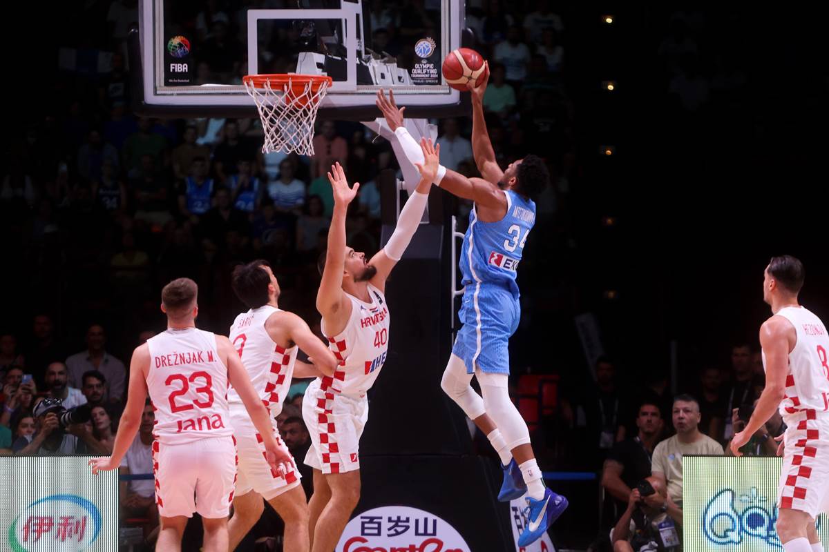 HRVATSKA NIJE USPELA, JANIS ODVEO GRKE U PARIZ! Ništa od senzacije, Hezonja i ekipa "izrešetani" u Atini