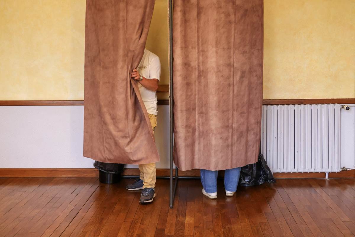 Neredi u Parizu posle parlamentarih izbora