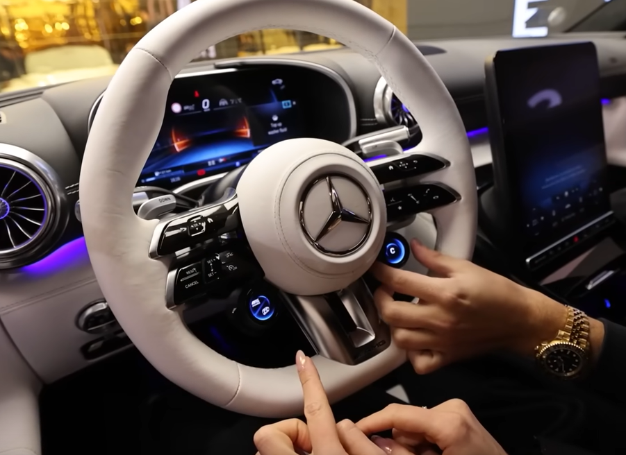 Anja Bla nakon raskida sa Baka Prasetom smuvala starijeg milionera