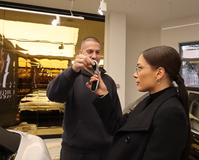 Anja Bla nakon raskida sa Baka Prasetom smuvala starijeg milionera