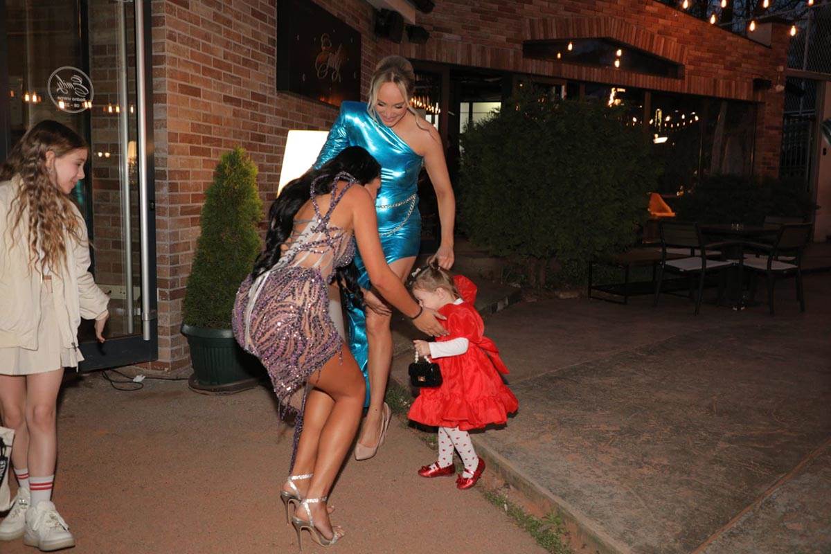 Luna Đogani se skinula u bikini