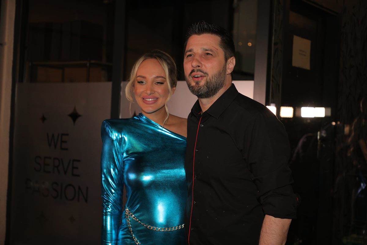 Luna Đogani se skinula u bikini