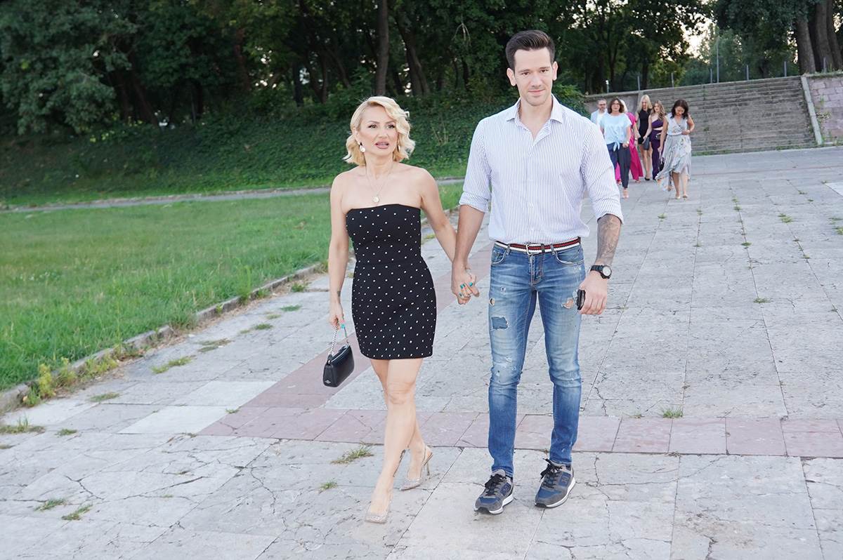 "PEDESETE NIKADA NISU IZGLEDALE BOLJE" Goca proslavila ulazak u 6. deceniju, na rođendan joj došao i bivši