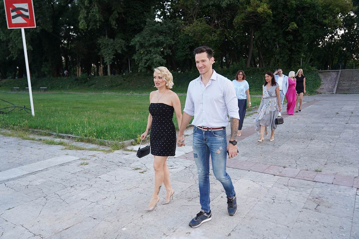 "PEDESETE NIKADA NISU IZGLEDALE BOLJE" Goca proslavila ulazak u 6. deceniju, na rođendan joj došao i bivši