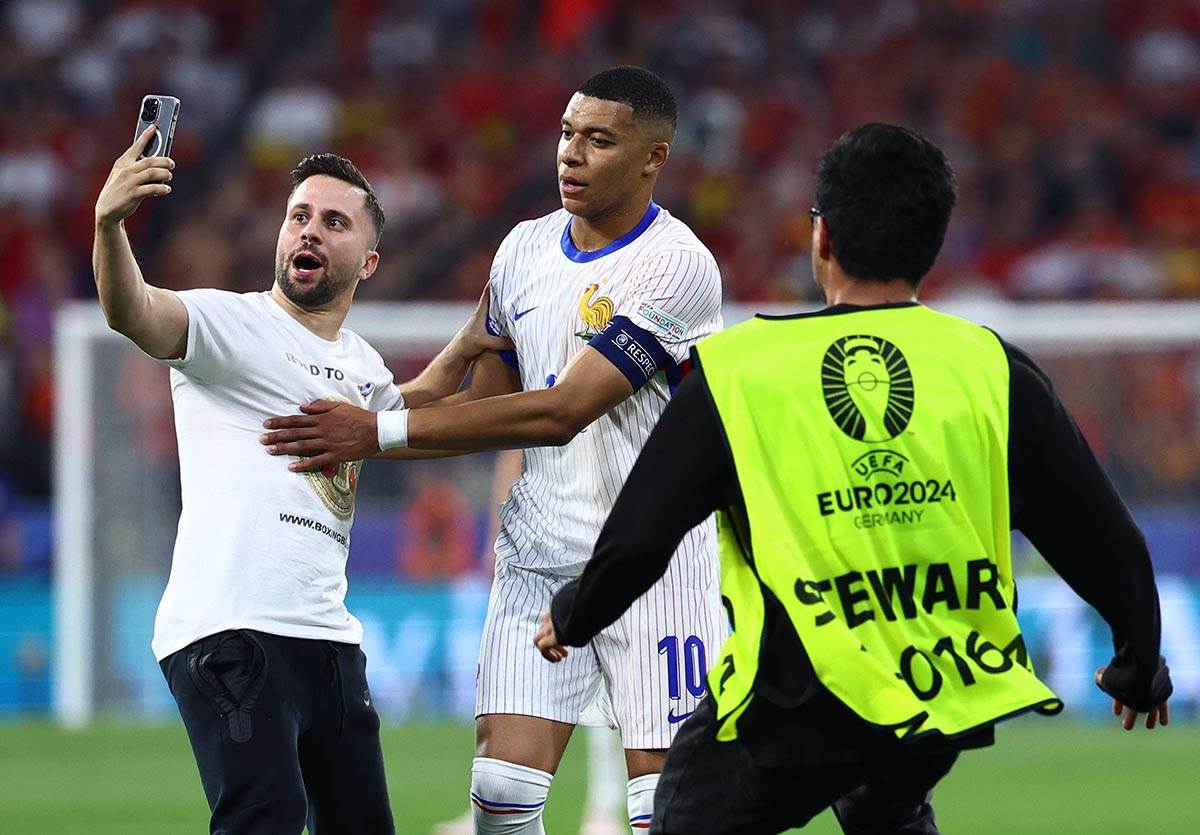 ŠPANIJA JE U FINALU, JAMAL POSLAO MBAPEA KUĆI: Dete od 17 godina podsetilo sve kako fudbal igraju ma