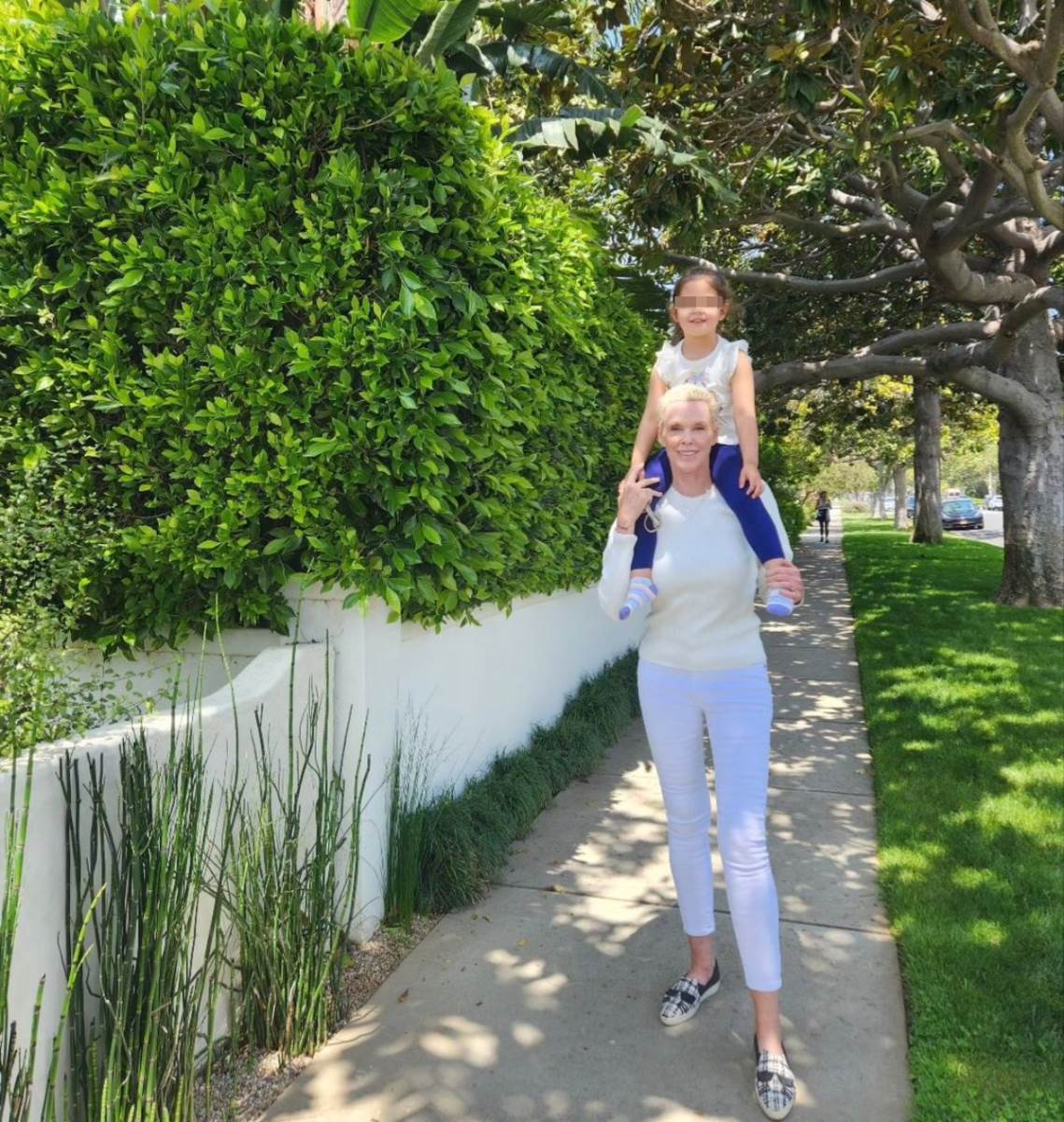 Prozivaju glumicu koja je sa 54 rodila dete 15 godina mlađem Matiji