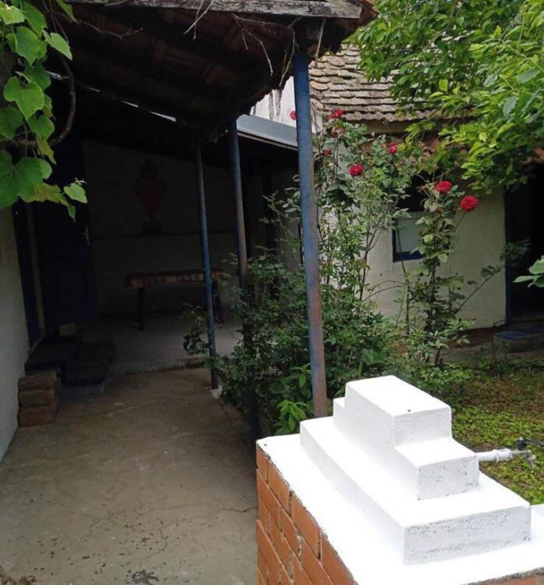 NADA PRODAJE DVE KUĆE SA GARAŽOM I SUŠAROM ZA 20.000 € (3).jpg