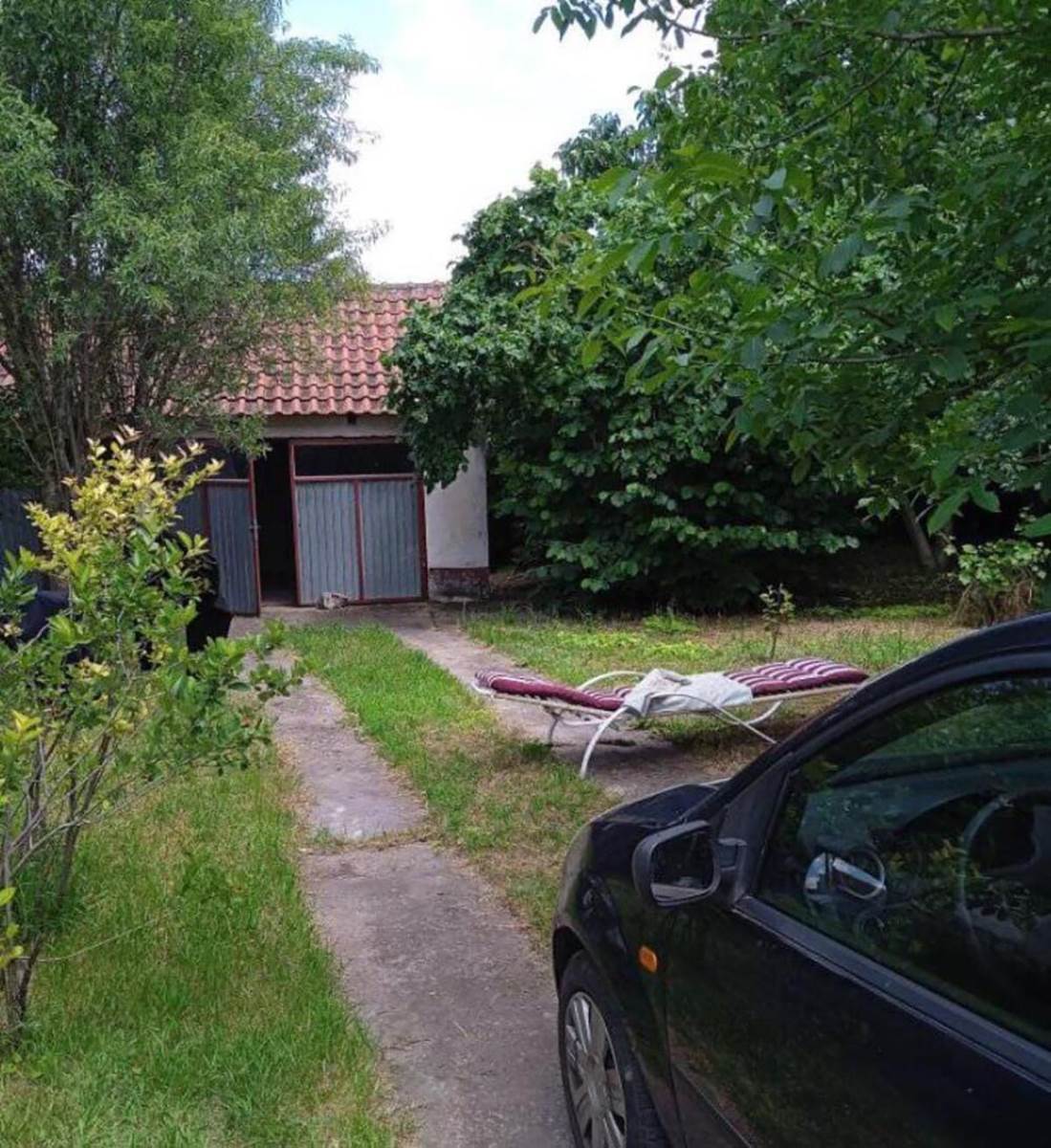 NADA PRODAJE DVE KUĆE SA GARAŽOM I SUŠAROM ZA 20.000 € (4).jpg