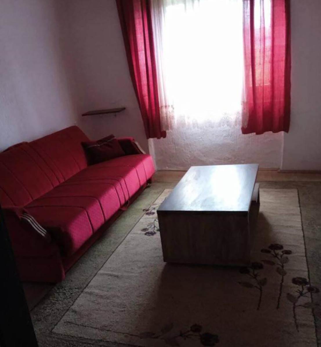 NADA PRODAJE DVE KUĆE SA GARAŽOM I SUŠAROM ZA 20.000 € (7).jpg