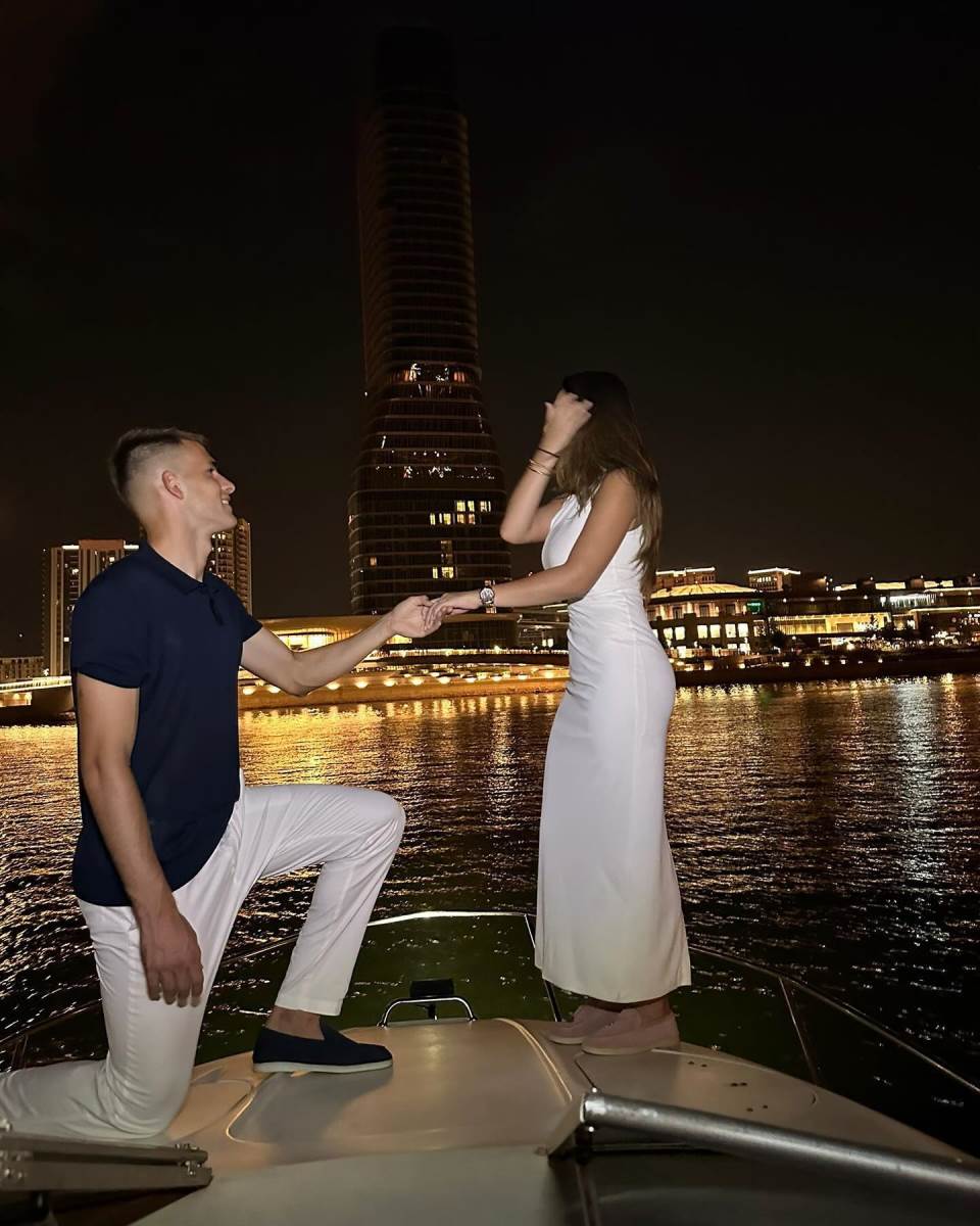 Photo by @dehilarusevic on July 17, 2024. May be an image of 2 people, people kissing, boat, yacht and outdoors..jpg