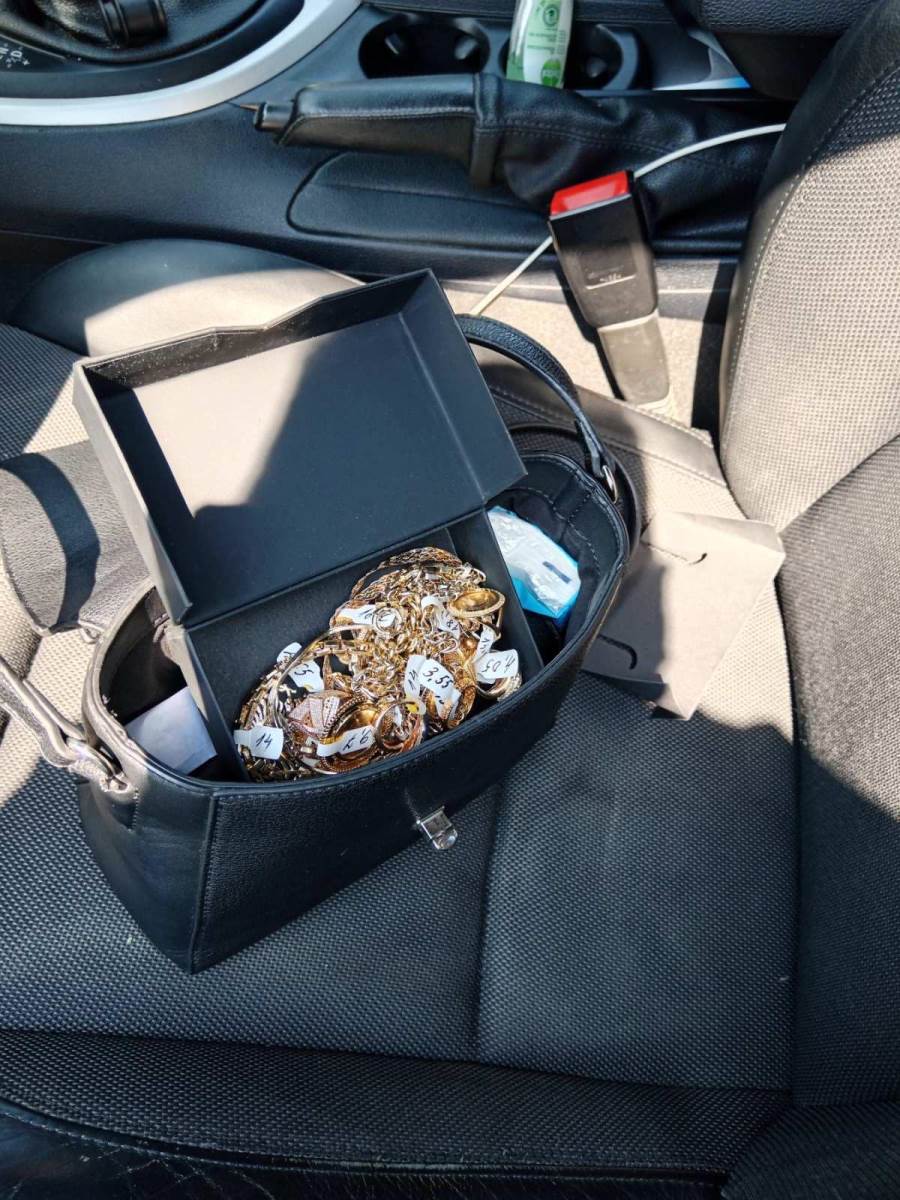 У два случаја заплењено преко 1,5кг златног накита (4).jpg