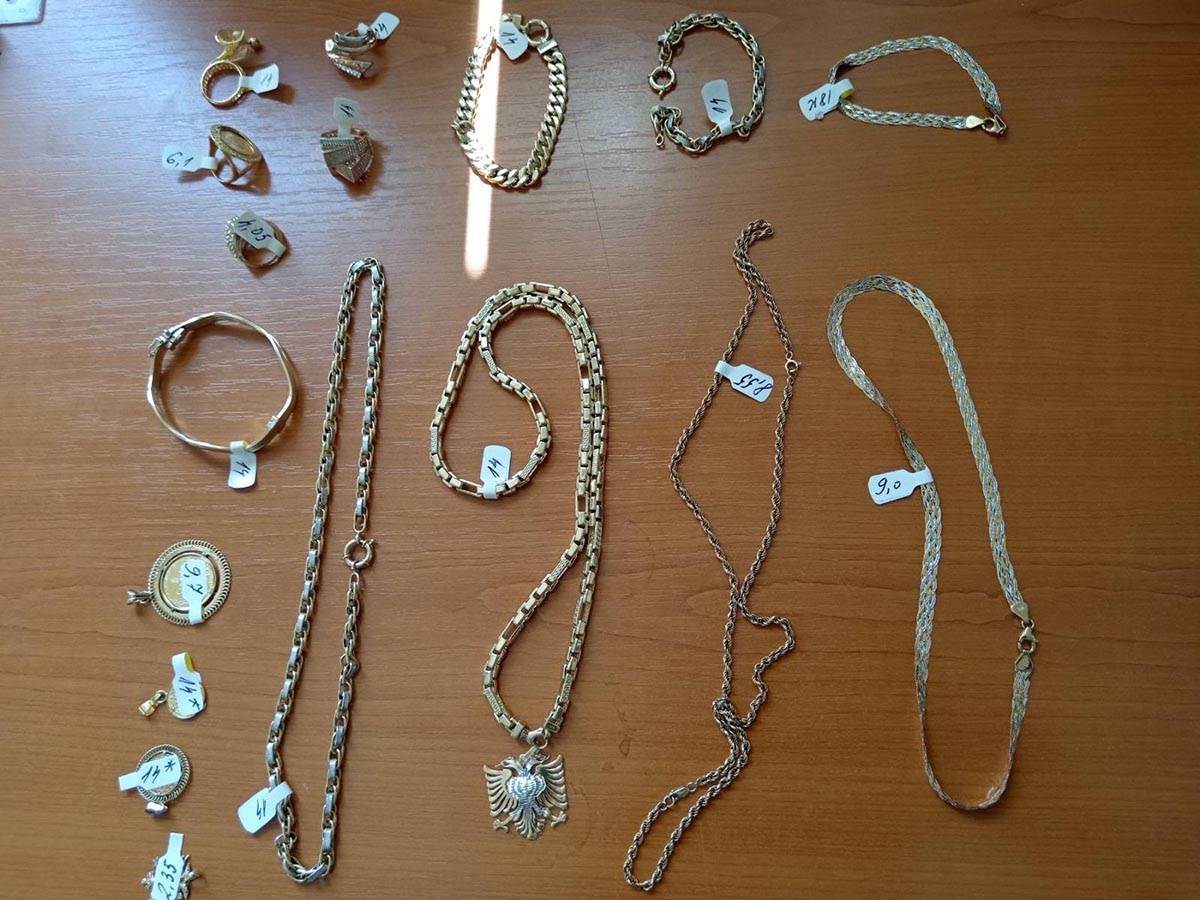 У два случаја заплењено преко 1,5кг златног накита (5).jpg