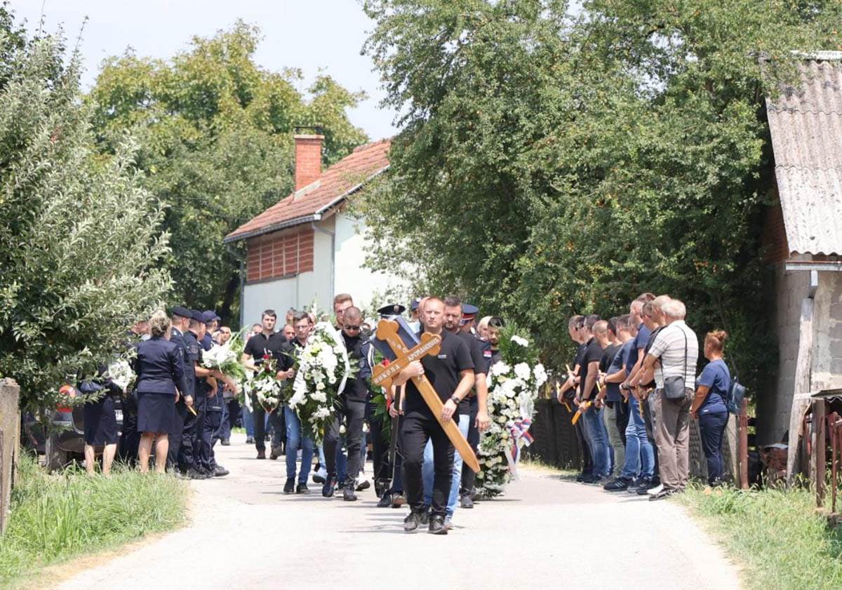 Poruka sestre ubijenog policajca Nikole Krsmanovića pre sahrane