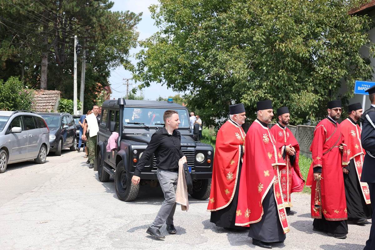 Sahrana ubijenog policajca (2).jpg