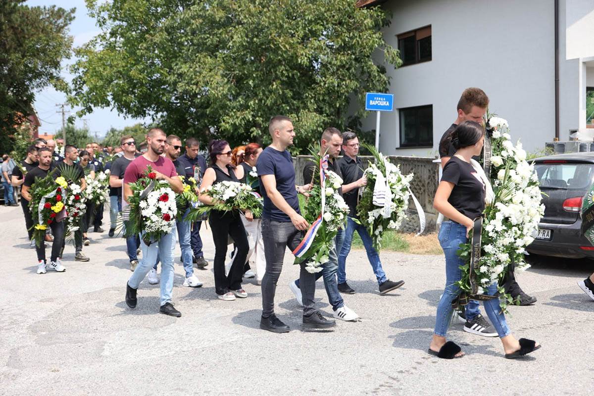 Sahrana ubijenog policajca (8).jpg