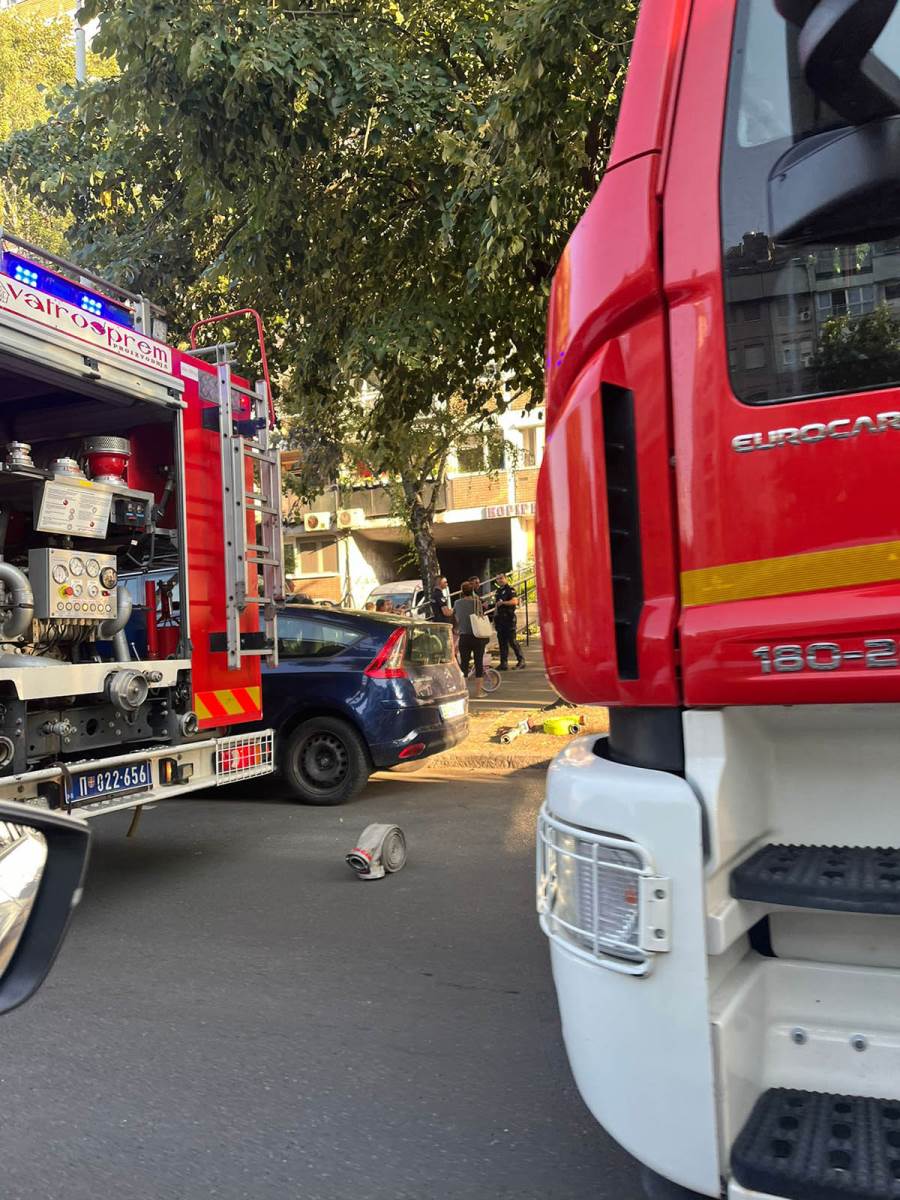 Pozar u ulici Dzona Kenedija (3).jpg