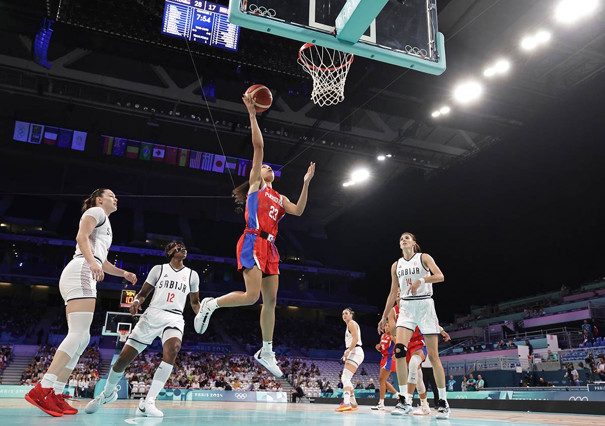 Lil Crvena zezda na stadionu Pjer Moroa