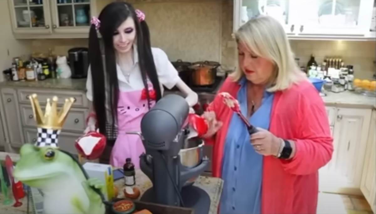 Judžinija s majkom (1).jpg