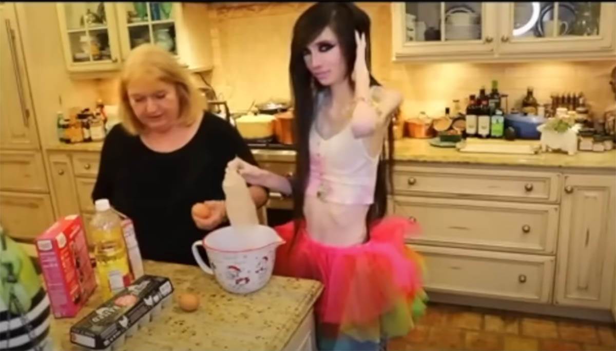 Judžinija s majkom (2).jpg